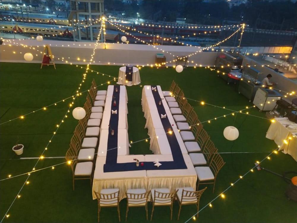 Hotel Four Element Varanasi Dış mekan fotoğraf